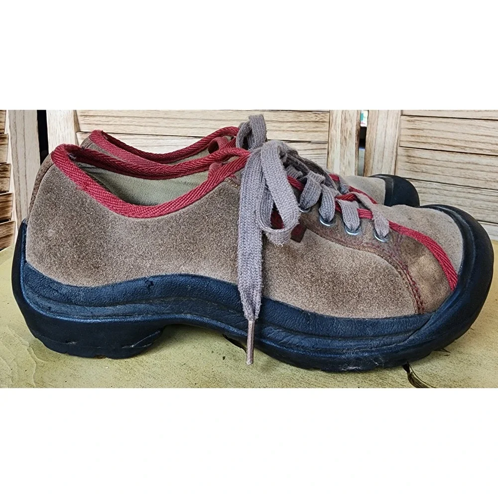 Keen Sz 9 Brown Suede Vibram Sole Hiking Walking Shoes Trail Sneaker Gorpcore